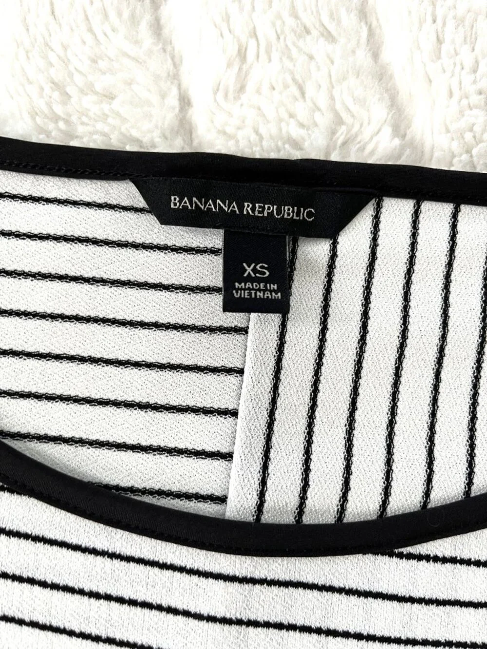 Banana Republic Blouse (White/Black) XS